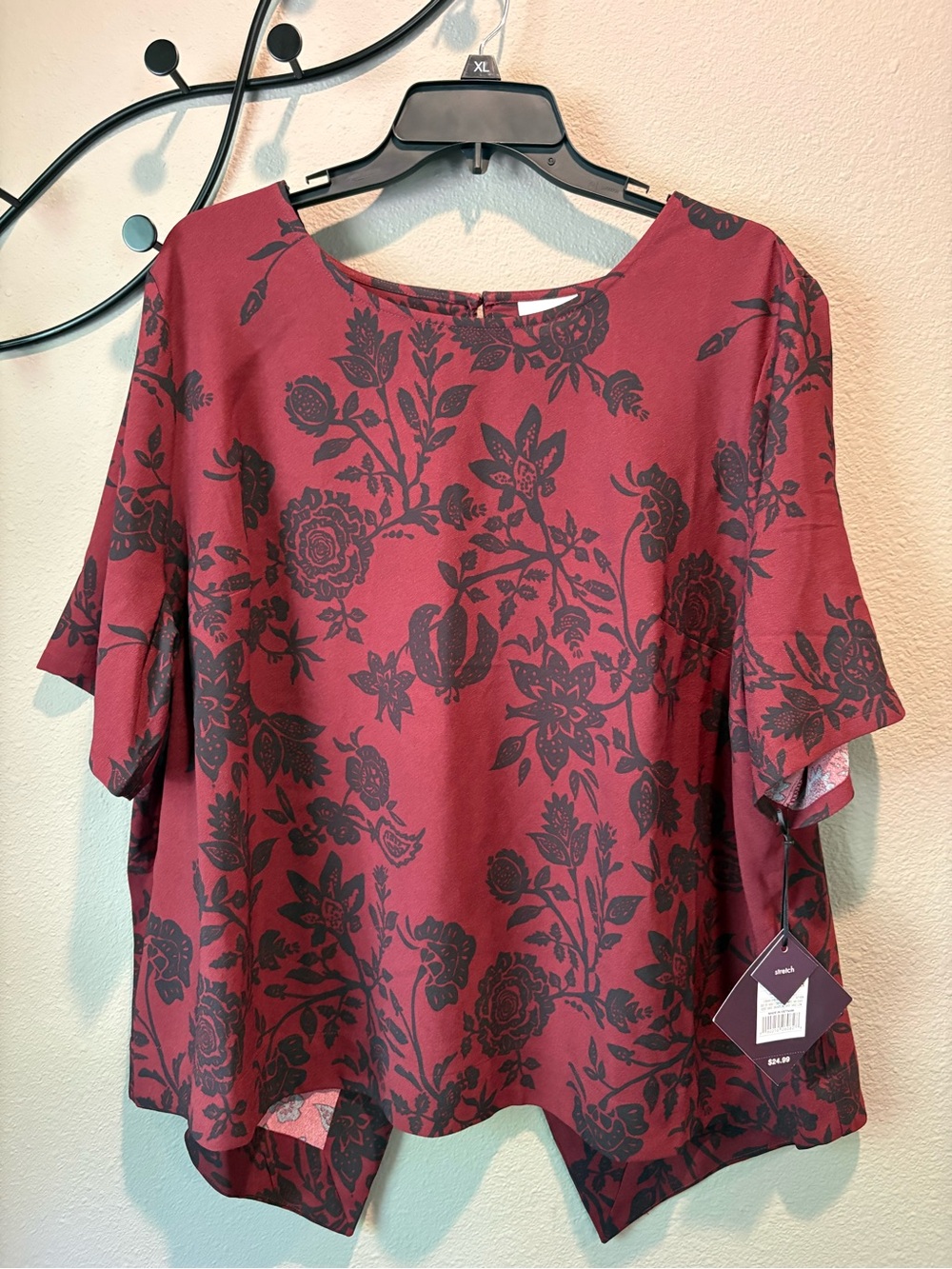 Ava & Viv Burgundy Floral Short Sleeve Tunic